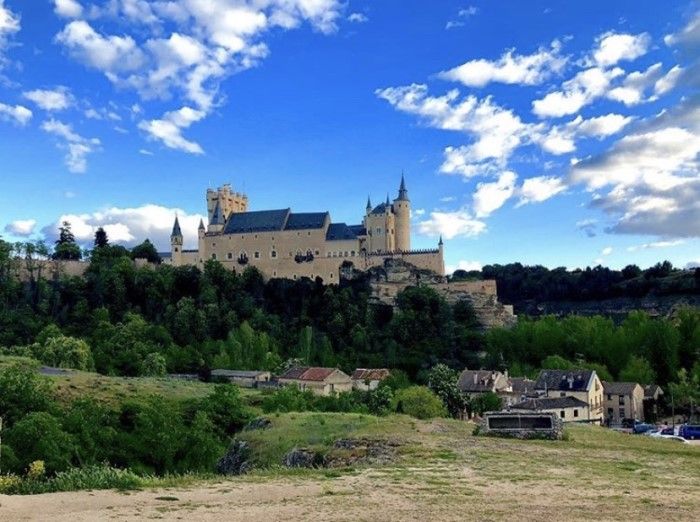 Alcazar de Segovia de día 